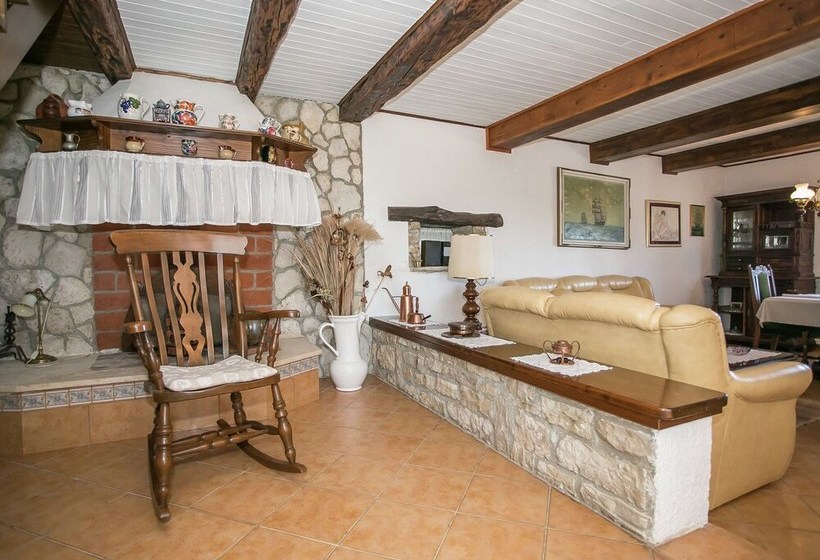 Unique Villa For Up To 8 Persons, With Pool, Hot Tub & Beautiful Garden