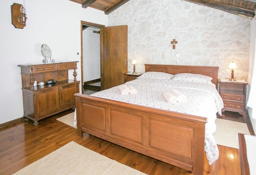 Unique Villa For Up To 8 Persons, With Pool, Hot Tub & Beautiful Garden