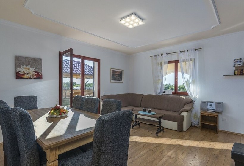 Villa For 8 Persons With Large Garden And Heated Pool In A Quiet Locality