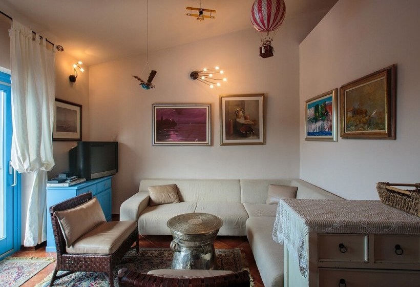 Villa With Perfect Sun Deck Overlooking The Pool In The Heart Of Istria