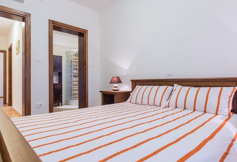 Villa With Private Pool In Istria, Quiet Location, Large Garden, Terrace, Bbq