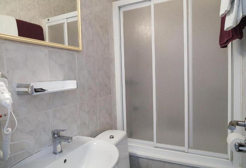 Hostal Fonda Montserrat