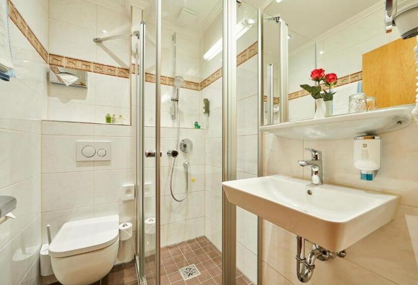 هتل Aschenbrenner