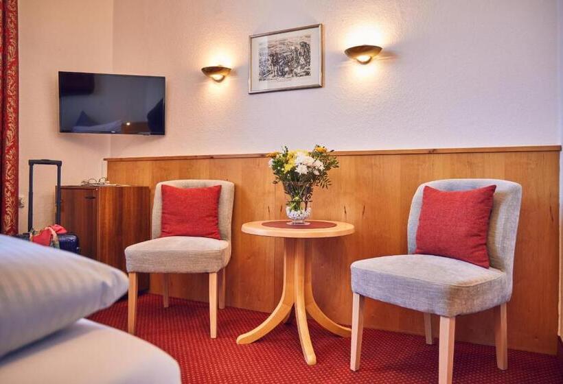 هتل Aschenbrenner