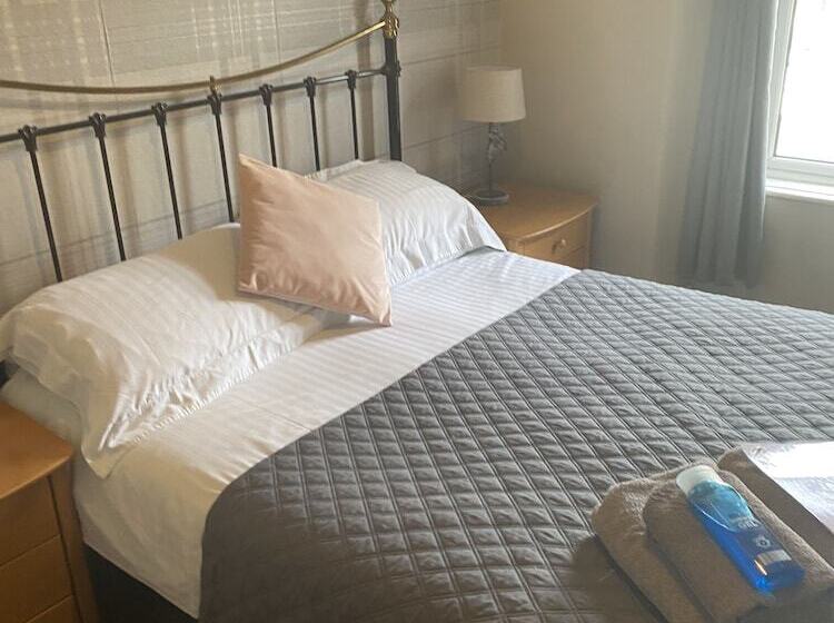 בית מלון כפרי Autumn Leaves Guest House