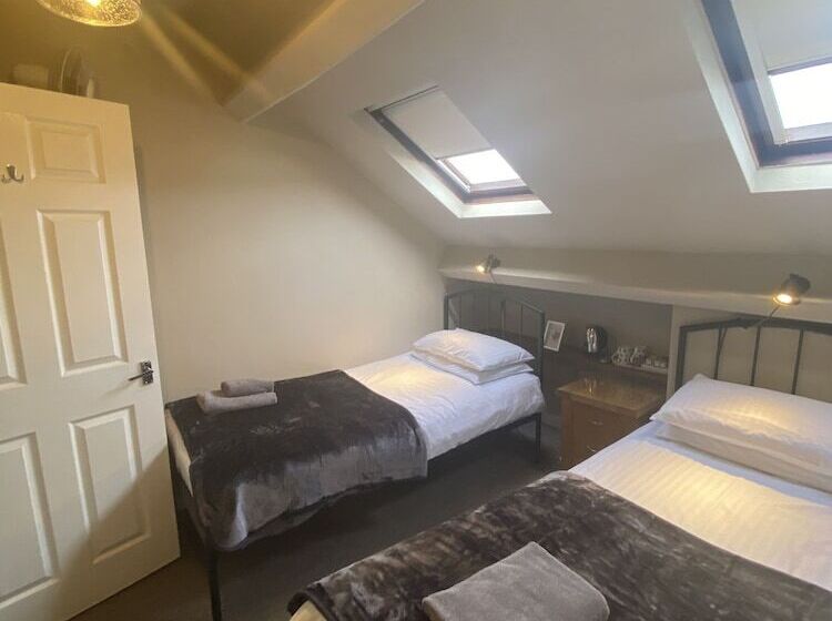 בית מלון כפרי Autumn Leaves Guest House