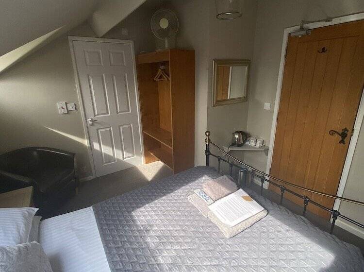 בית מלון כפרי Autumn Leaves Guest House