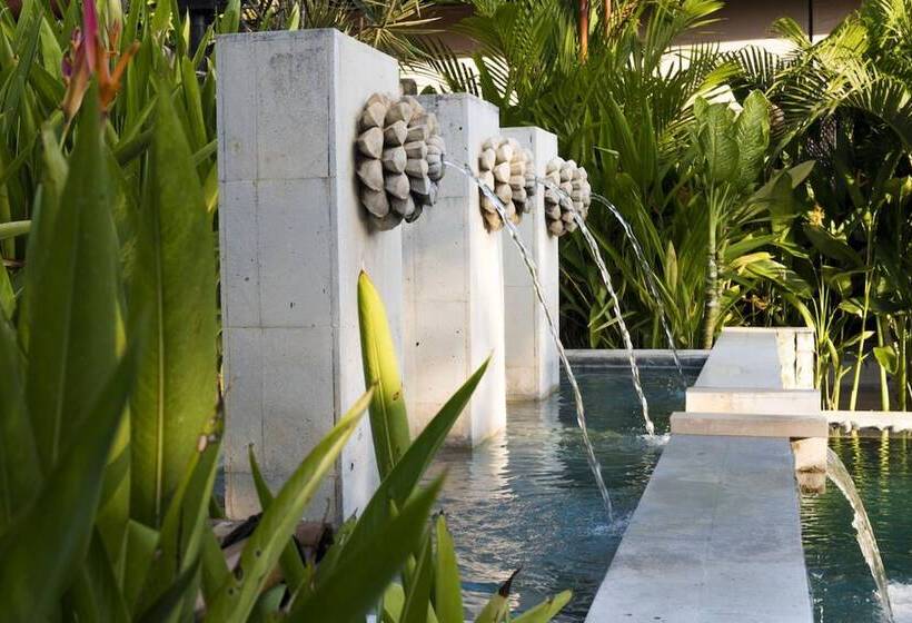 בית מלון כפרי Avani Seminyak Bali Resort