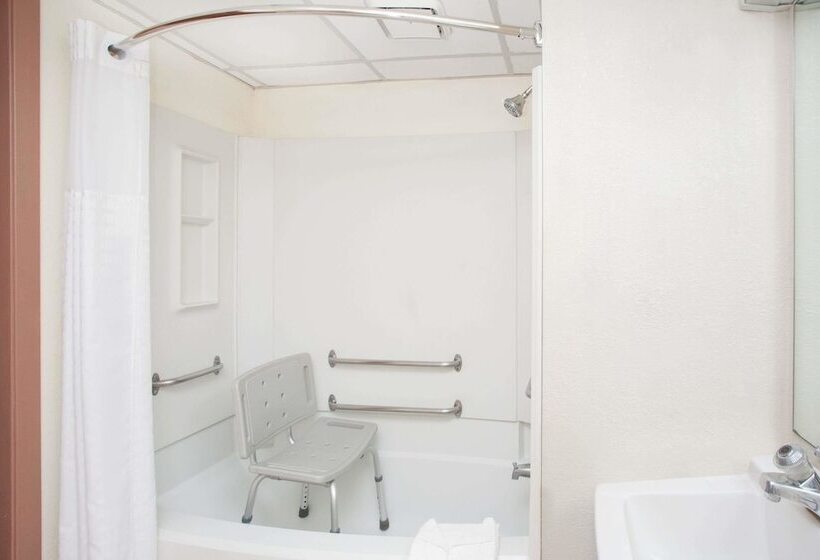 Hotel Baymont By Wyndham Addison