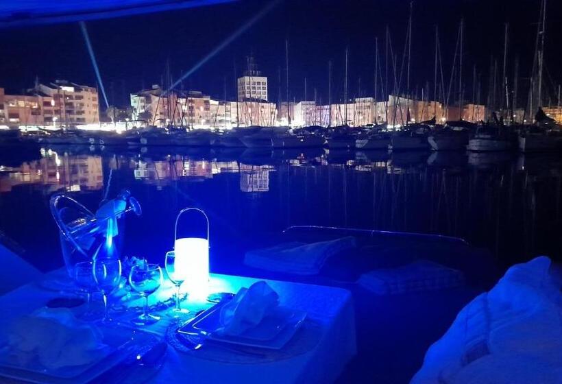 ホテル Cap Saint Martin Marina