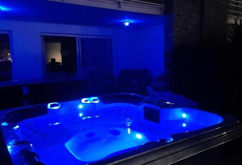 ホテル Cap Saint Martin Marina