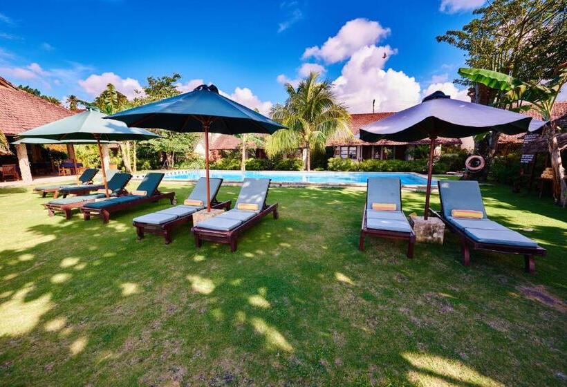 هتل Cocotinos Manado