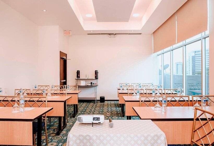 فندق Courtyard By Marriott Guayaquil