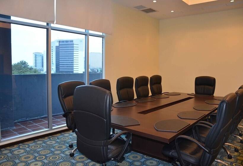 فندق Courtyard By Marriott Guayaquil