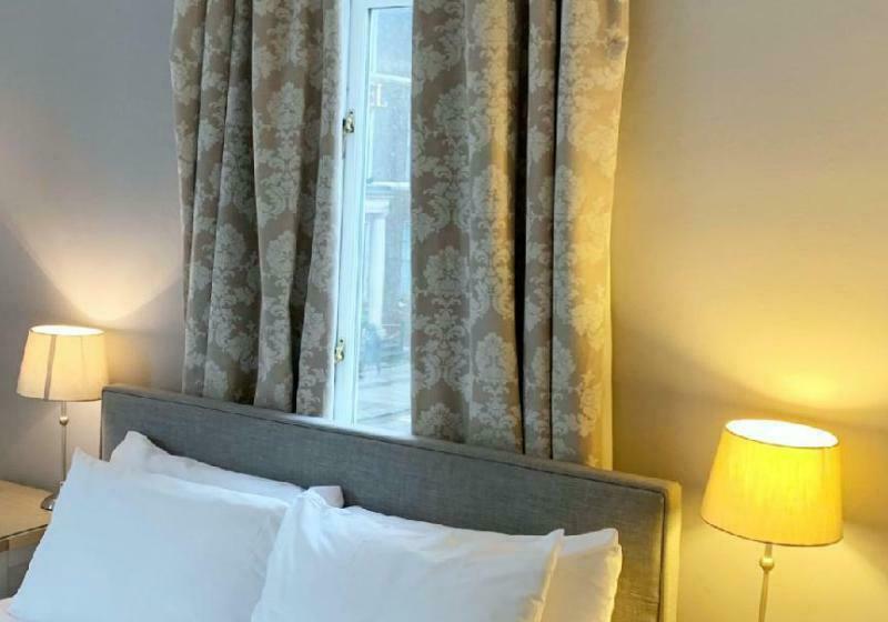 בית מלון כפרי The Crescent Guest House