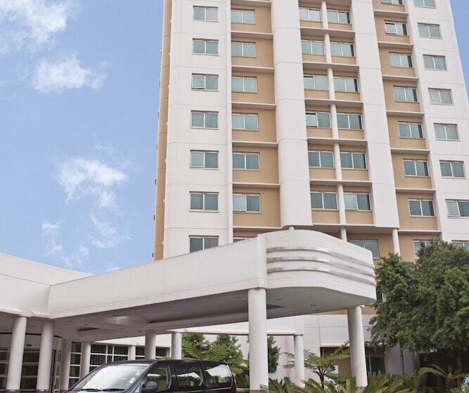 בית מלון כפרי Garden Court Sandton City