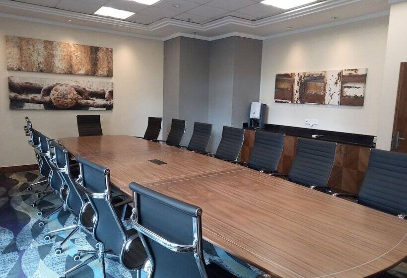 בית מלון כפרי Garden Court Sandton City