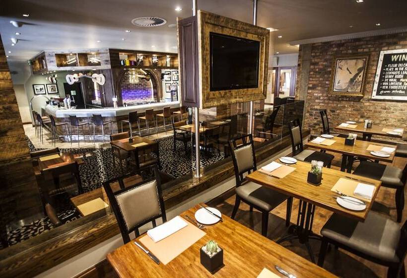 בית מלון כפרי Garden Court Sandton City