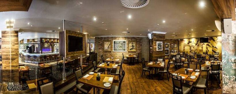 בית מלון כפרי Garden Court Sandton City