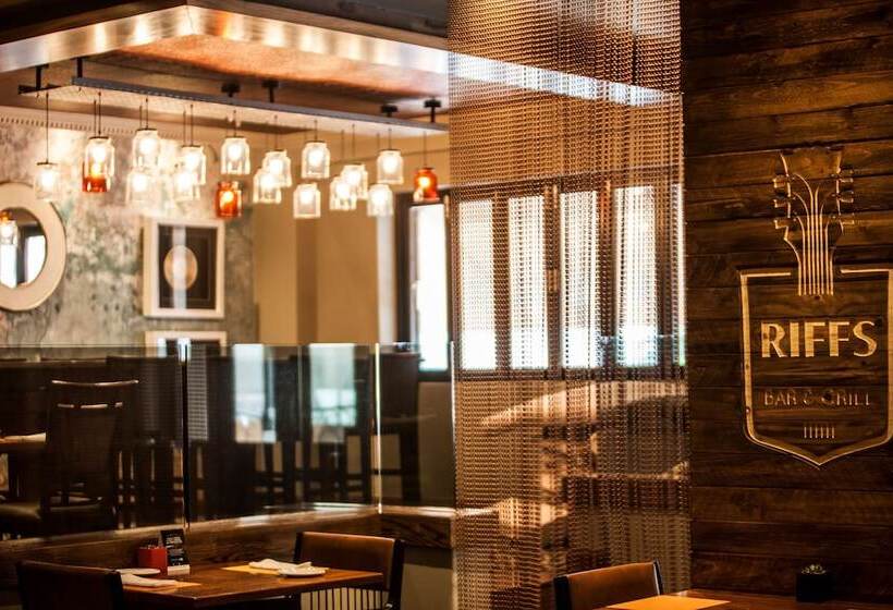 בית מלון כפרי Garden Court Sandton City