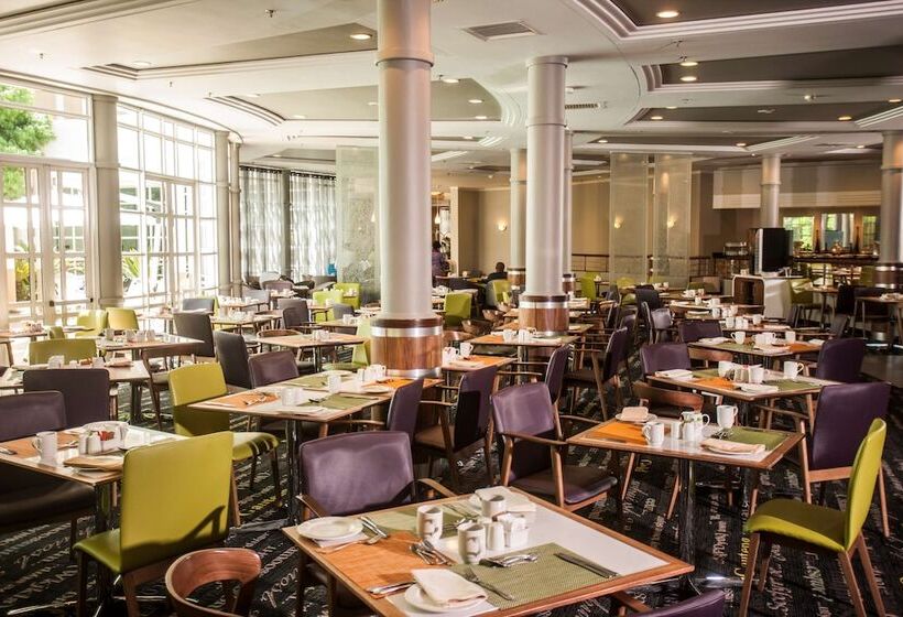 בית מלון כפרי Garden Court Sandton City