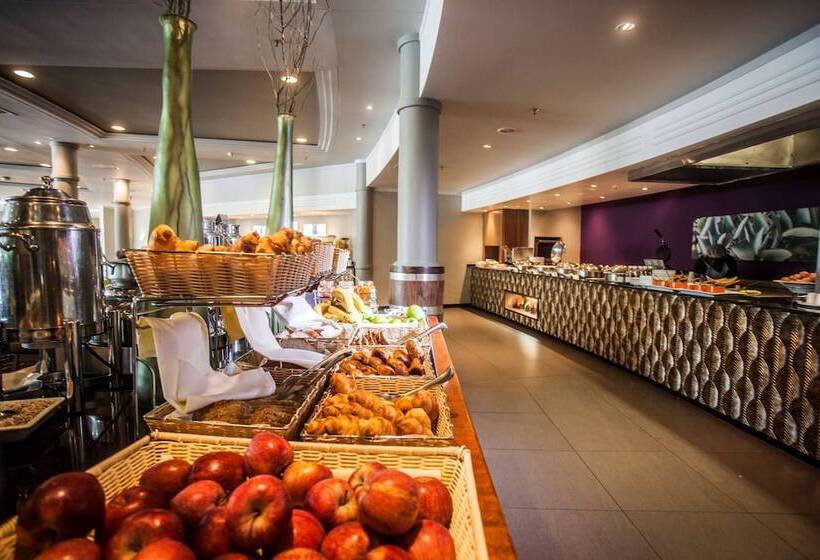 בית מלון כפרי Garden Court Sandton City