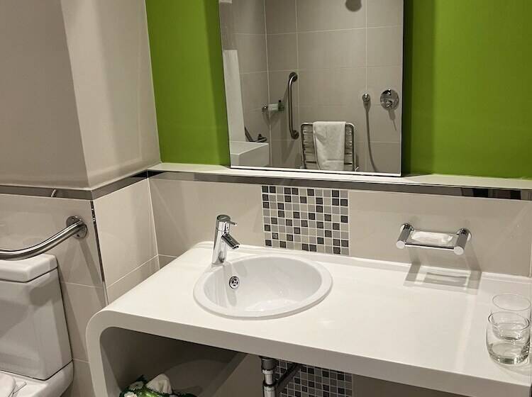 בית מלון כפרי Garden Court Sandton City