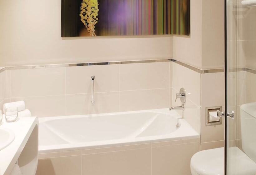 בית מלון כפרי Garden Court Sandton City