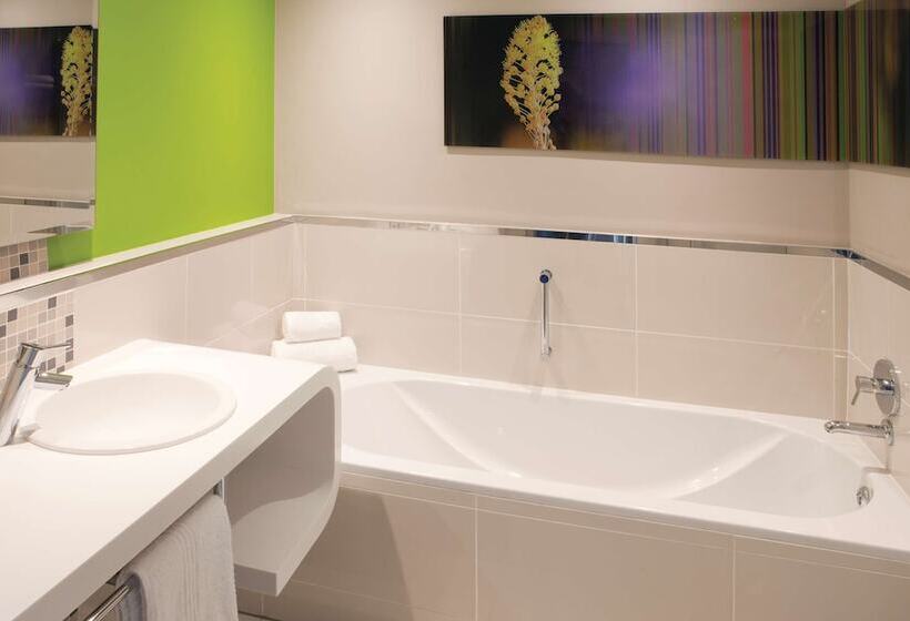 בית מלון כפרי Garden Court Sandton City