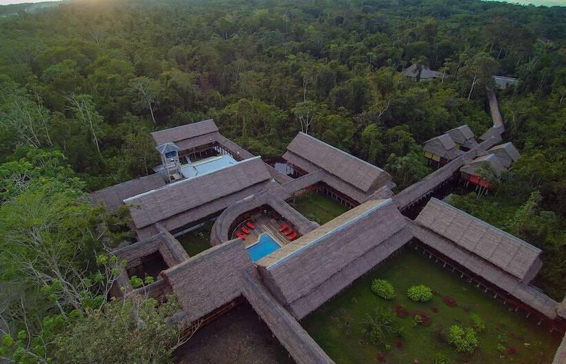 هتل Heliconia Amazon River Lodge