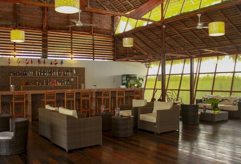 هتل Heliconia Amazon River Lodge