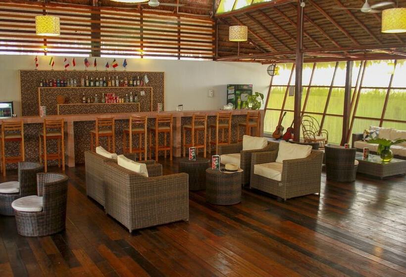 هتل Heliconia Amazon River Lodge