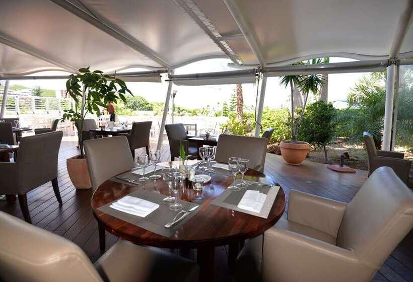 هتل Hilton Noumea La Promenade Residences