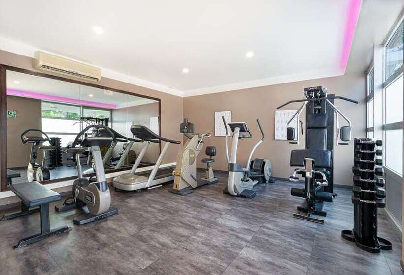 هتل Hilton Noumea La Promenade Residences