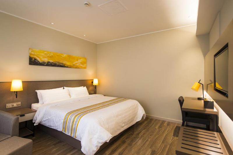 호텔 Home Inn North Bund