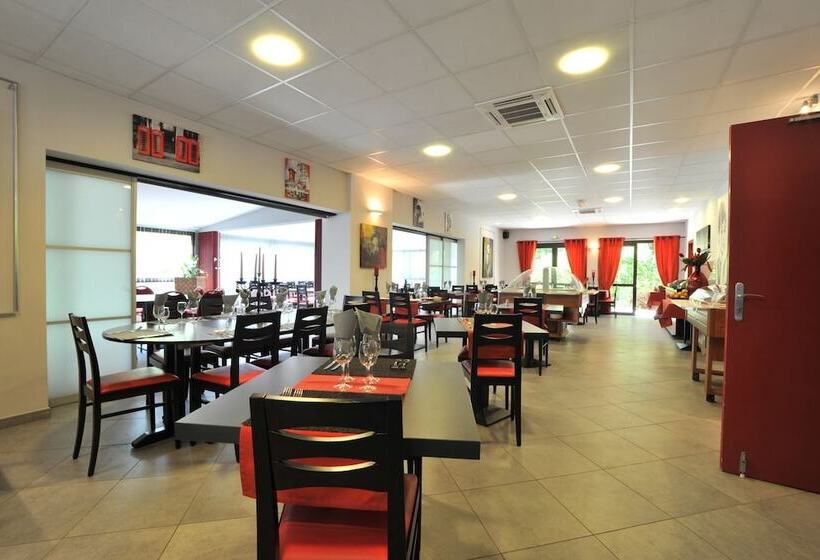 هتل Hôtel Le Relais De Trans