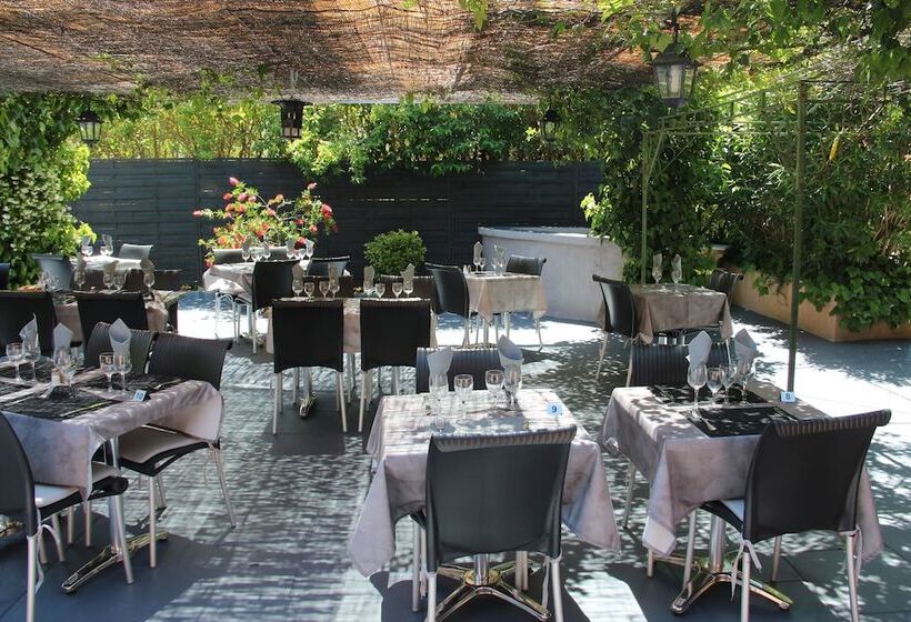 Отель Hôtel Le Relais De Trans