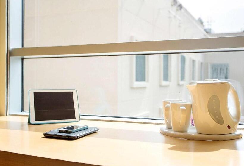 هتل Ibis Mall Avenue Dubai