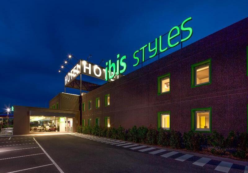 هتل Ibis Styles Lleida Torrefarrera