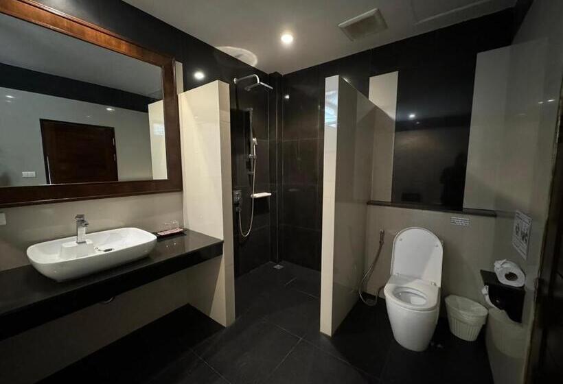 Отель Beach Bungalow At Lanta Resort