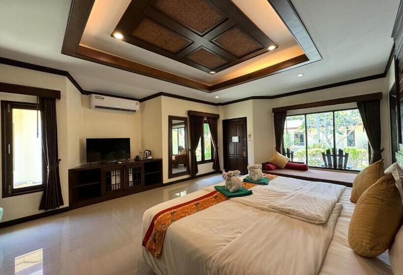 Отель Beach Bungalow At Lanta Resort