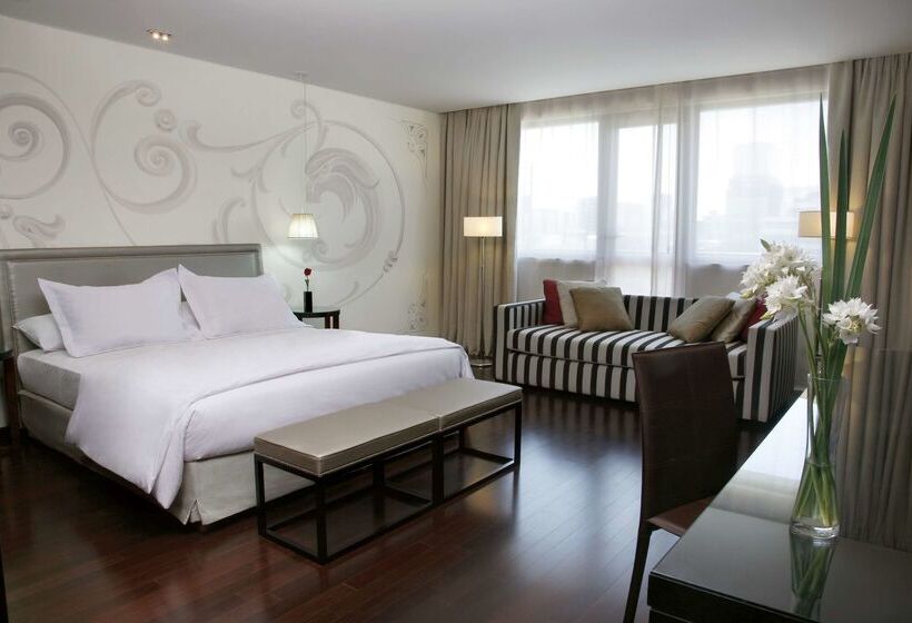 Отель NH Buenos Aires Tango