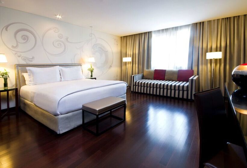 Отель NH Buenos Aires Tango