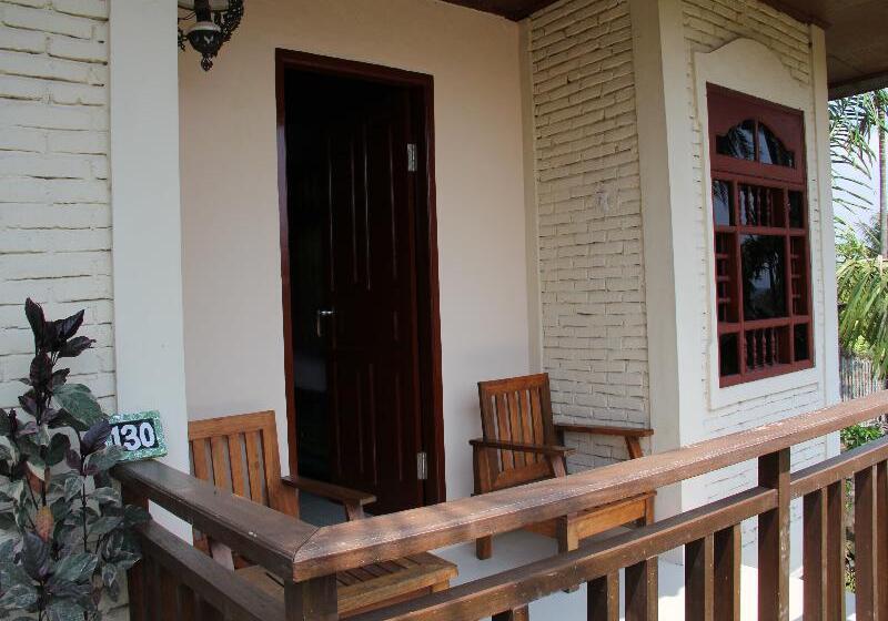 酒店 Puri Bunga Beach Cottages