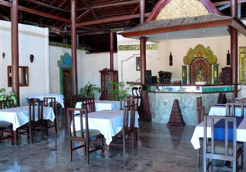 酒店 Puri Bunga Beach Cottages