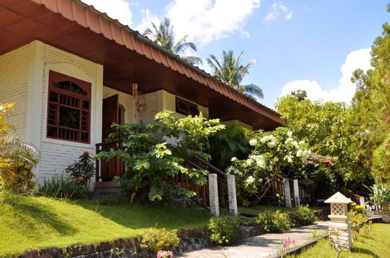 酒店 Puri Bunga Beach Cottages