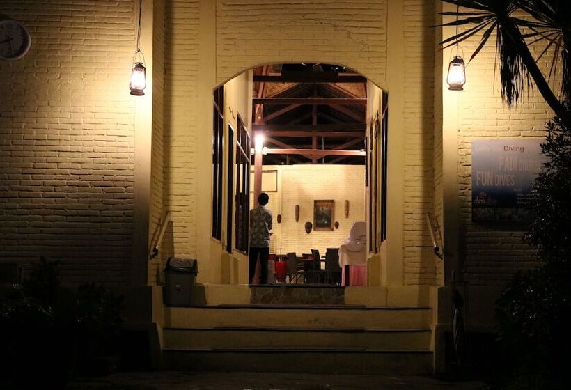 酒店 Puri Bunga Beach Cottages