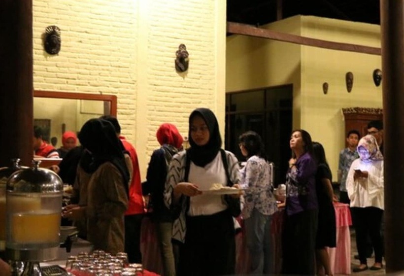 酒店 Puri Bunga Beach Cottages