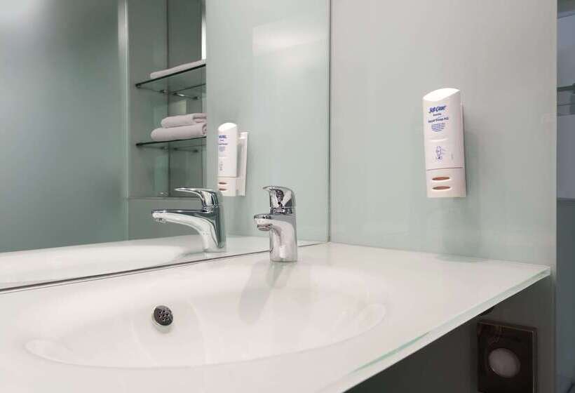 هتل Ramada Encore By Wyndham Doncaster Airport