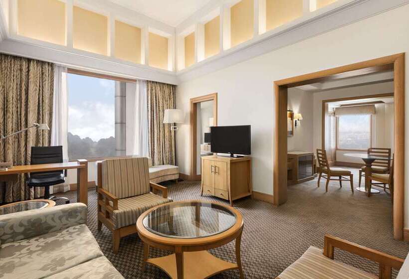 호텔 Ramada Plaza By Wyndham Jhv Varanasi